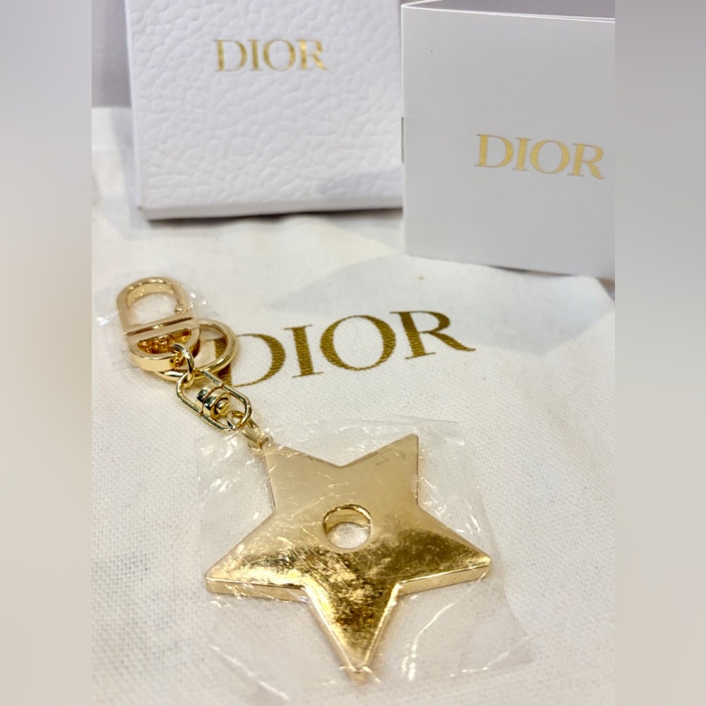 NIB DIOR GOLD AND CREAM STAR KEYCHAIN/BAG CHARM - Picture 3 of 4